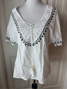 NWT White Crochet V-Neck Tunic Top with Black Embroidered Trim